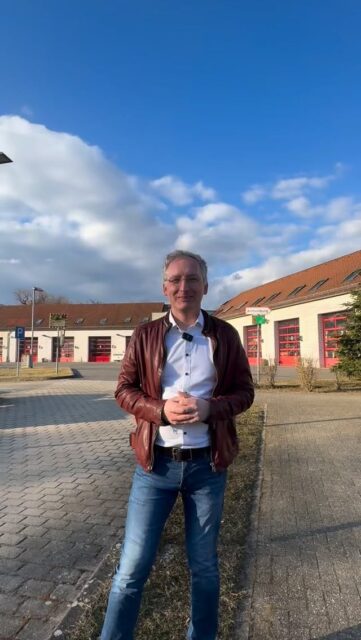 Die Feuerwehr ist ein Rückrat unserer Gesellschaft. Sie ist da, wenn wir sie brauchen. Als Bürgermeister ist es Pflicht, der Feuerwehr beste Bedingungen zu bieten. Der Dachausbau der Wache ist seit Jahren geplant und war bereits in mehreren Haushalten enthalten, jetzt muss er endlich umgesetzt werden. Genauso wichtig ist, dass die neuen Notstromaggregate für die Leuchtturmprojekte in Brandenburg passende Unterstellmöglichkeiten erhalten. Ich werde mich weiter dafür einsetzen, dass unsere Feuerwehr die Unterstützung bekommt, die sie verdient.💪🔥

#feuerwehr #fürstenwaldespree #bürgermeister 

Unterstützt von: SPD Fürstenwalde, CDU Fürstenwalde, Grüne Fürstenwalde, Linke Fürstenwalde