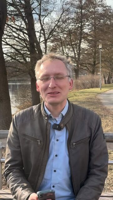 Gute Politik ist auch unabhängig vom Wohnort möglich.

Ich bringe viel Erfahrung mit und sehe gerade deshalb viele Dinge aus einer anderen Perspektive. Es ist gut, dass ich nicht direkt in die aktuellen Probleme vor Ort eingebunden bin.

So kann ich, wenn ich Bürgermeister werde, die bestehenden Probleme wieder sachlich und fachlich angehen und gemeinsam mit allen Beteiligten Lösungen für unsere Stadt finden.💪

#fürstenwaldespree #bürgermeisterwahl #lösungen 

Unterstützt durch: CDU Fürstenwalde, SPD Fürstenwalde, Grüne Fürstenwalde, Linke Fürstenwalde